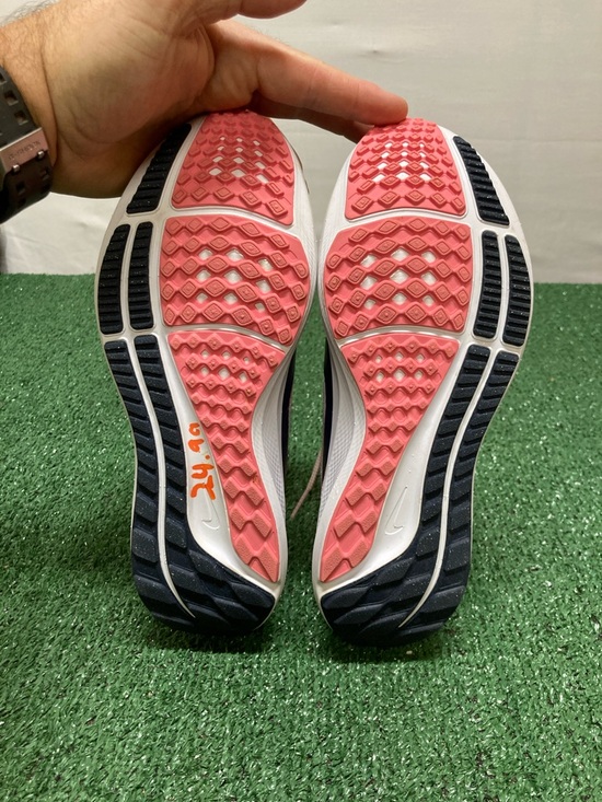 Nike Women's Air Zoom Pegasus 40 size 8 (OKPM-04-002) - Picture 8 of 11